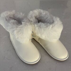 Gymboree Girls Faux Fir Ankle Boots, Size 3